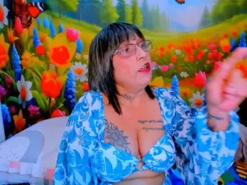 Bongacams Watch Live Sex Cams of indianroxy