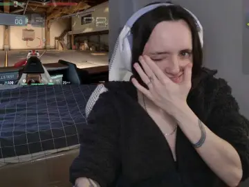 Bongacams Sex Cam of LunaL0ve