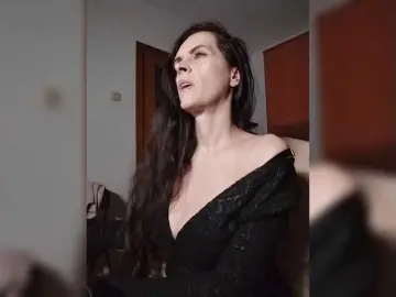 Bongacams Free Live Porn of SexQueen11
