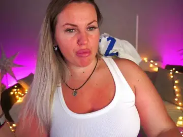 Bongacams Adult Video Chat of KiraCandyS
