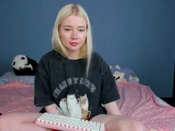 Bongacams Nude Webcam of LillieBerry