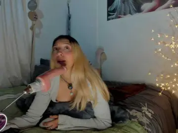 Bongacams Free Porn Cam of CuteWee420