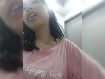 Bongacams Watch Live Sex Cams of Selinababy99