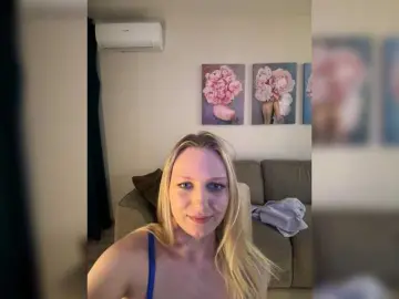 Bongacams Free Porn Cam of HotWillow