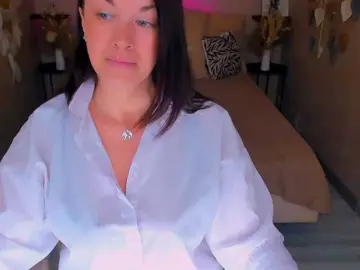 Bongacams Free Porn Cam of AnaMills