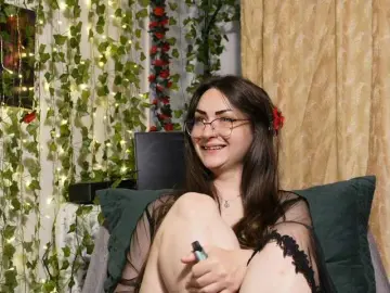 Bongacams Live Sex Cam of NaughtYHomemadE