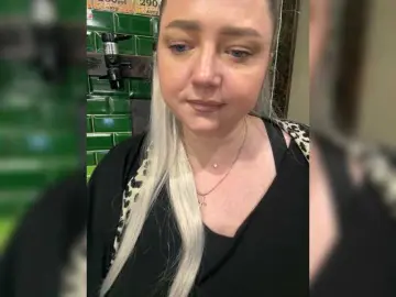 Bongacams Watch Live Sex Cams of KiraMalina