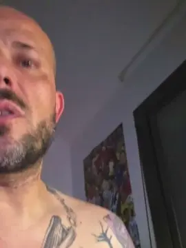 Cam4 Live Porn of Bighandx