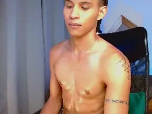 Cam4 Live Porn of KamiSuarez
