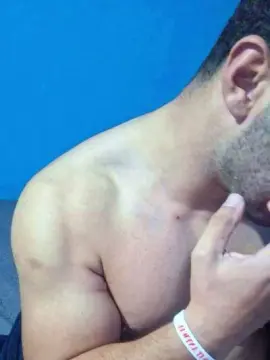 Cam4 Free Live Porn of Carlos_fitness2