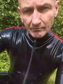 Cam4 Live Porn of sau_rubber