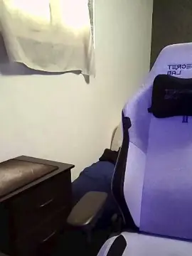 Cam4 Free Live Porn of yoloyo93