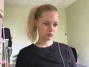 Cam4 Free Live Porn of RaguelFoots