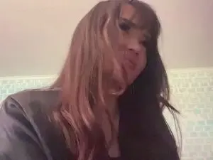 Cam4 Free Porn Cam of LeannGuyott
