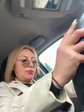 Cam4 Live Sex of charlotte_milf3