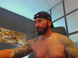 Cam4 Live Porn of AronGrant