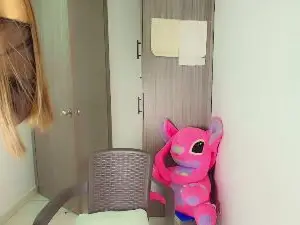 Cam4 Watch Live Sex Cams of Sasha18_