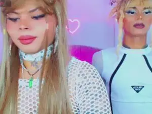 Cam4 Live Porn of leslychaneldoll