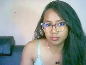 Cam4 Adult Video Chat of Yummy_sitraka