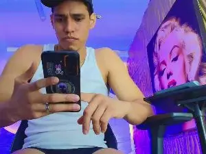 Cam4 Free Live Porn of Dominic_Max