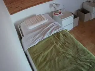 Camsoda Nude Webcam of voyeurcam-julmodels-greybed-1