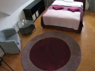 Camsoda Live Porn of voyeurcam-julmodels-whitebed-1