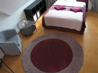 Camsoda Nude Webcam of voyeurcam-julmodels-whitebed-1