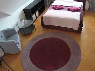 Camsoda Live Sex of voyeurcam-julmodels-whitebed-1