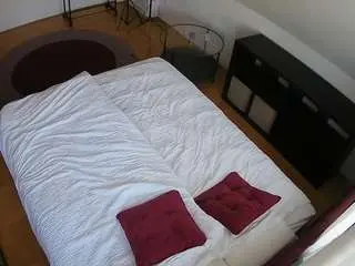 Camsoda Sex Chat of voyeurcam-julmodels-whitebed-2