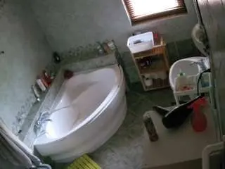 Camsoda Free Porn Cam of voyeurcam-julmodels-bath-1st-2