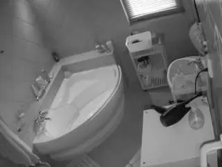 Camsoda Sex Cam of voyeurcam-julmodels-bath-1st-2