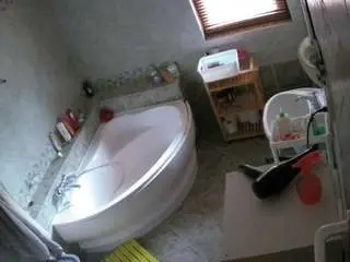 Camsoda Best Webcam of voyeurcam-julmodels-bath-1st-2