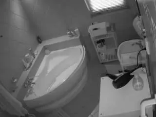 Camsoda Live Sex Cam of voyeurcam-julmodels-bath-1st-2