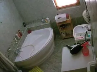 Camsoda Watch Live Sex Cams of voyeurcam-julmodels-bath-1st-2