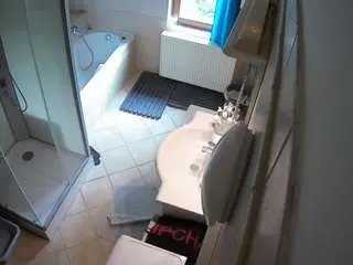 Camsoda Free Porn Cam of voyeurcam-julmodels-bath-2nd-2