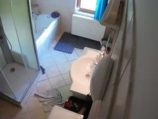 Camsoda Private Sex Chat of voyeurcam-julmodels-bath-2nd-2