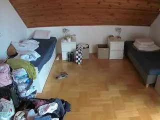Camsoda Best Webcam of voyeurcam-julmodels-greybed-3