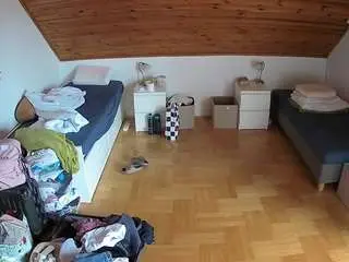 Camsoda Adult Webcams of voyeurcam-julmodels-greybed-3