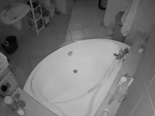 Camsoda Sex Cam of voyeurcam-julmodels-bath-1st-1