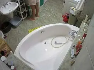 Camsoda Adult Video Chat of voyeurcam-julmodels-bath-1st-1
