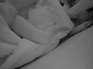 Camsoda Nude Webcam of voyeurcam-julmodels-whitebed-4