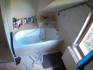 Camsoda Live Porn of voyeurcam-julmodels-bath-2nd-1