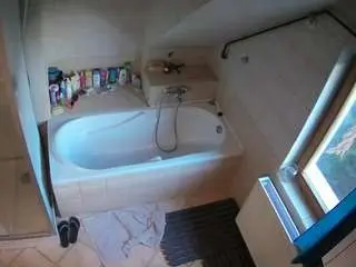 Camsoda Free Porn Cam of voyeurcam-julmodels-bath-2nd-1