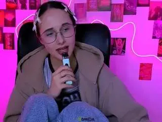 Camsoda Free Porn Cam of mona-cloud