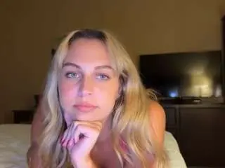 Camsoda Sex Cam of tiffstreatsxoxo