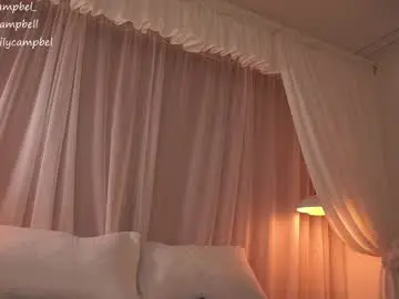 Chaturbate Live Sex Cam of emiilycampbell