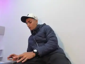 Chaturbate Nude Webcam of dennis_kinsey