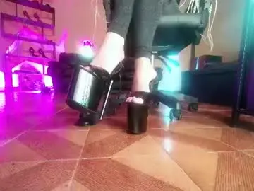 Chaturbate Sex Cam of monicamaxwell2