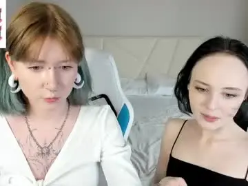 Chaturbate Live Sex Cam of elira_vane