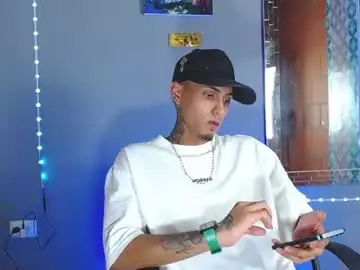 Chaturbate Live Sex Cam of liiaam_lee_
